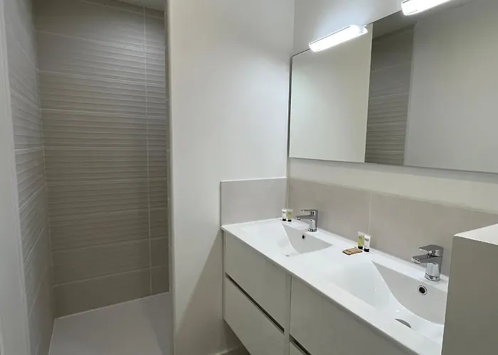 Bella, Joli Appt Rénové Dans Le Bourg Ouistreham